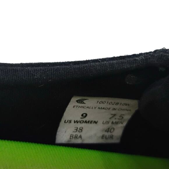 Cariuma The Oca Low All Black Suede Sneakers Womens Size 9 - Picture 9 of 9